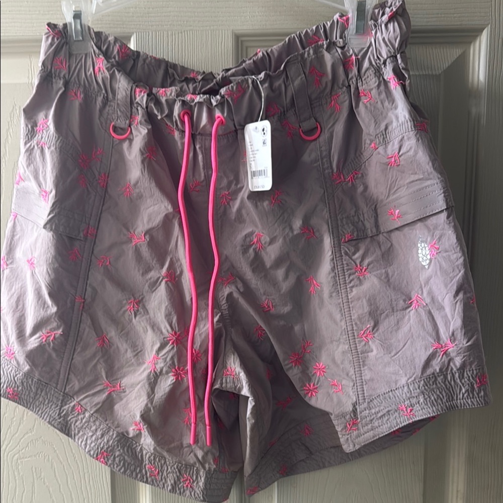Free People Movement Cargo shorts - size small - NWT
